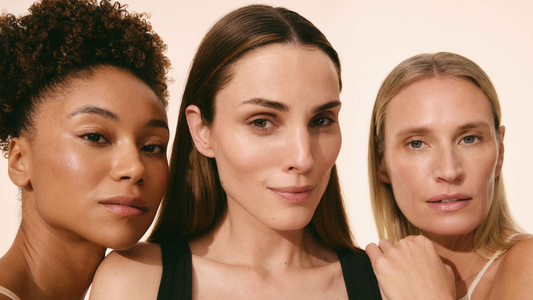 Les secrets d’une peau sublimée : ingrédients clés et gestes essentiels