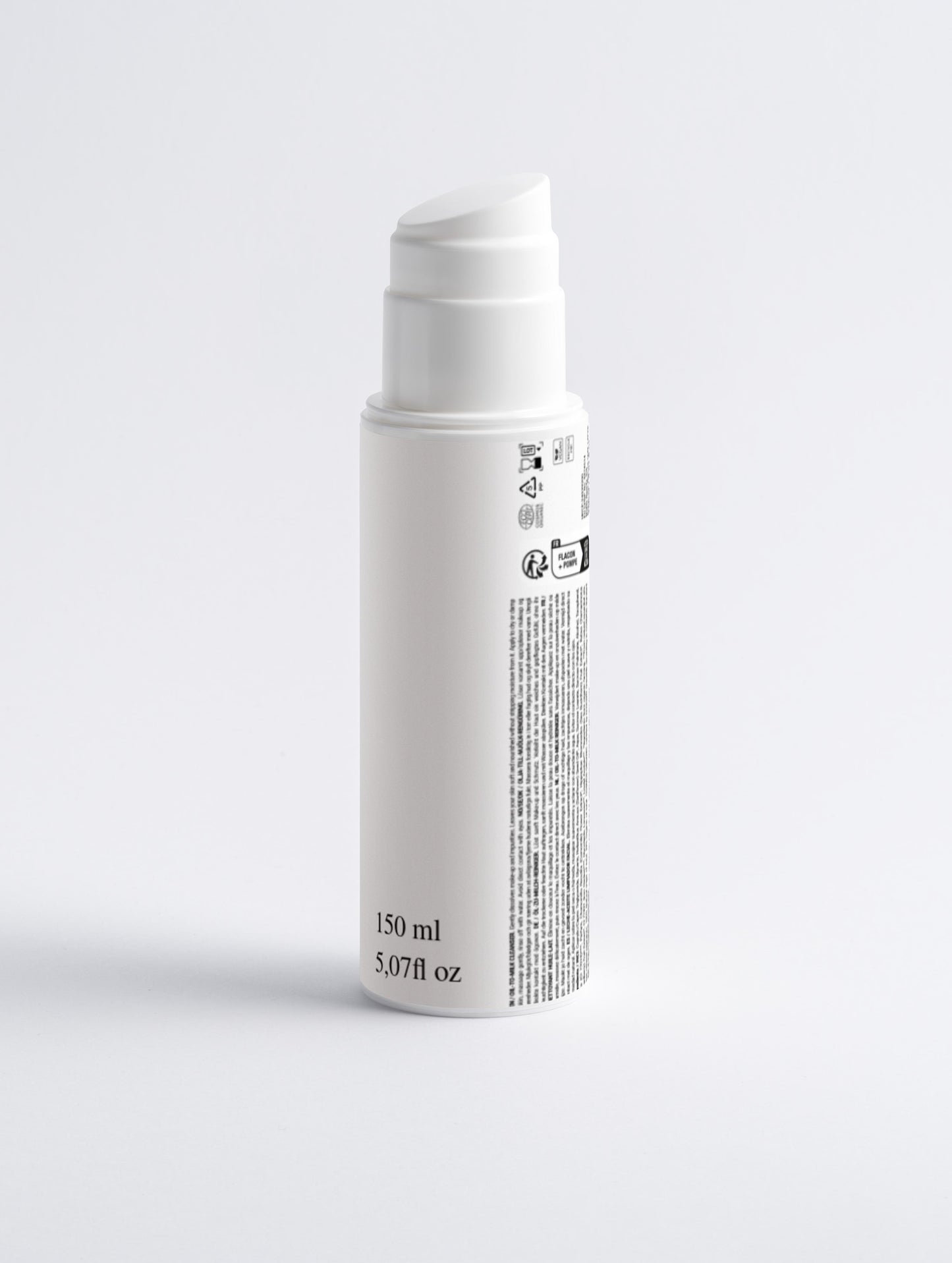 Nettoyant Démaquillant Doux - Application visage peau sensible
